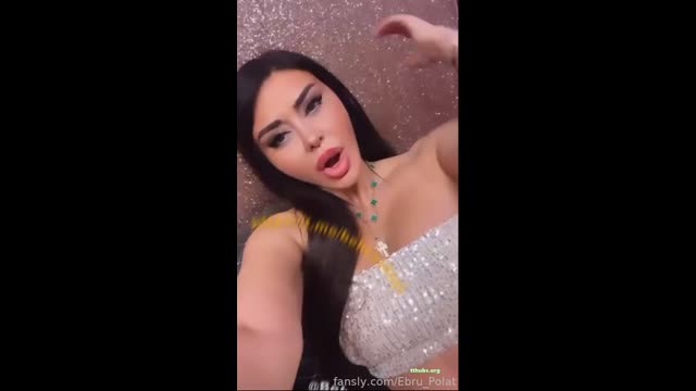 Gumus Pullu Kiyafetle Dudak Sarkitiyor · Ebru Polat İfşa Videosu
