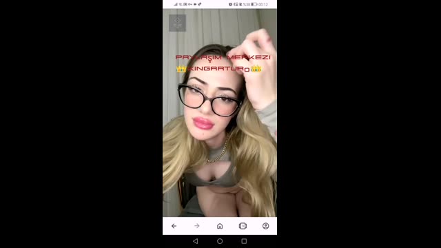 Gri Askili İle Bacak Açıp Camel Toe Gösteriyor — Oznur Guven Türk İfşa